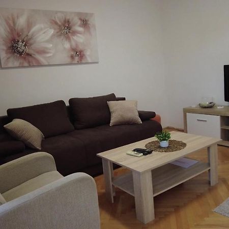 אומיס Apartment Dina מראה חיצוני תמונה