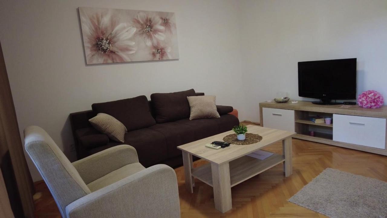 אומיס Apartment Dina מראה חיצוני תמונה