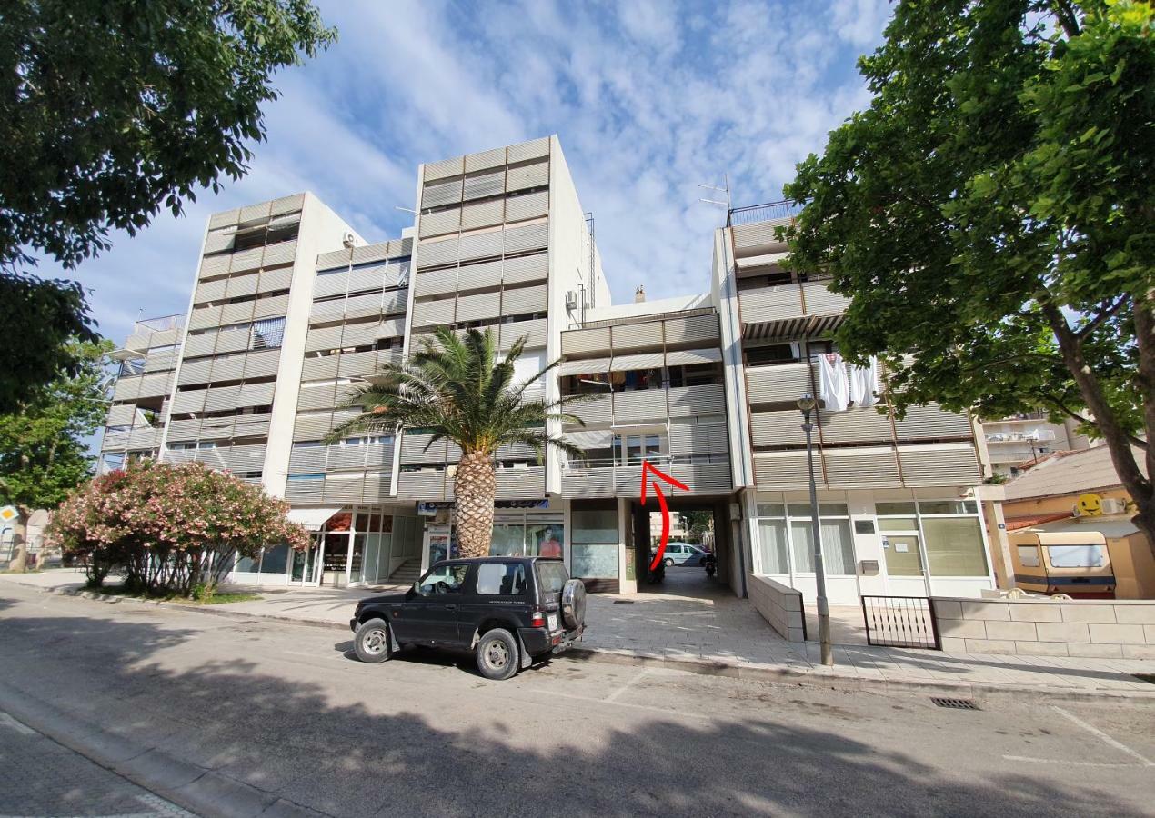 אומיס Apartment Dina מראה חיצוני תמונה