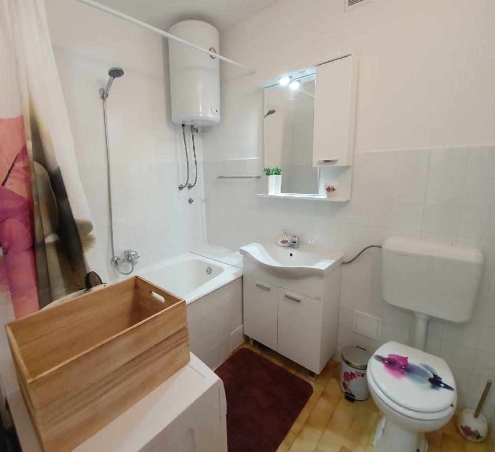 אומיס Apartment Dina מראה חיצוני תמונה
